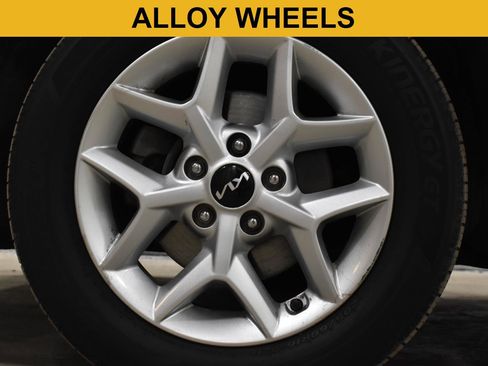 Used 2023 Kia Soul LX w/ LX Technology Package image 3