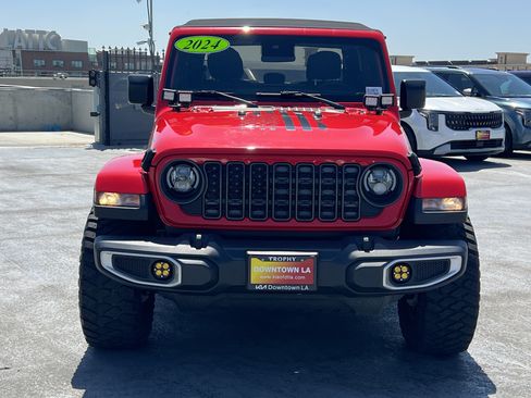 Used 2024 Jeep Gladiator Sport AWD/4WD image 12
