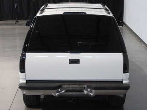 Used 1999 Chevrolet Tahoe 4WD 2-Door w/ Skid Plate Pkg image 9