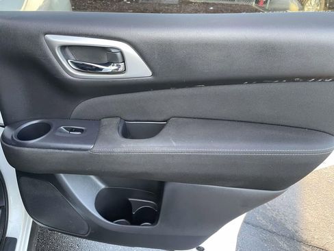 Used 2017 Nissan Pathfinder SV w/ Trailer Tow Package image 43