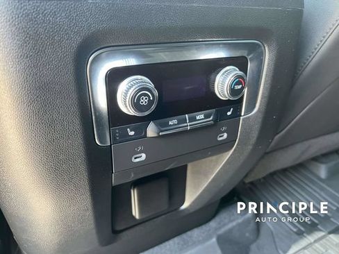 Used 2024 GMC Yukon AT4 w/ Technology Package AWD/4WD image 31