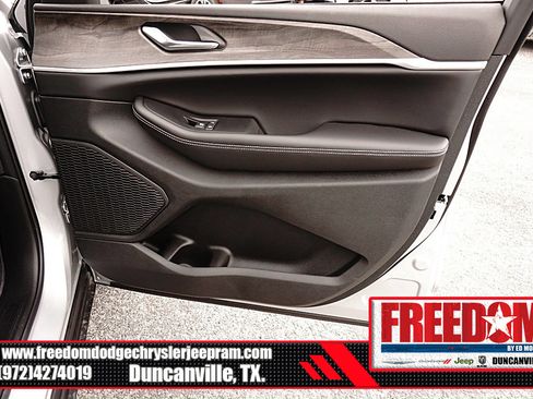 New 2026 Jeep Grand Cherokee Altitude RWD image 39