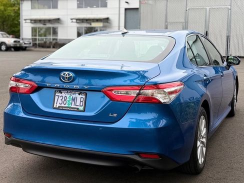 Used 2019 Toyota Camry LE FWD image 5