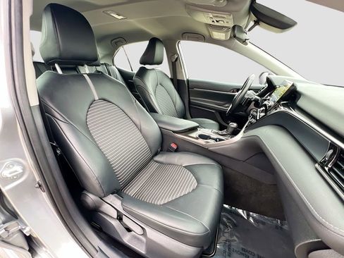 Used 2024 Toyota Camry SE image 25