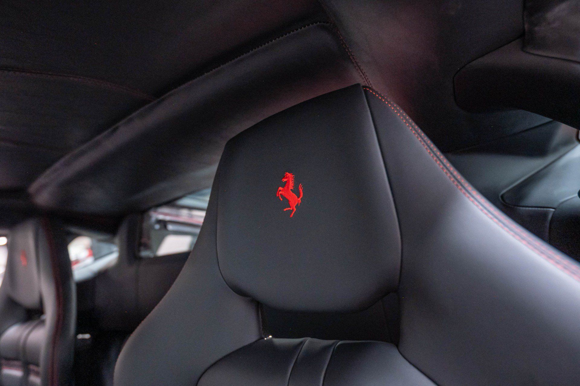 Used 2018 Ferrari 488 GTB RWD image 9