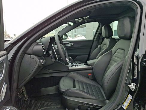 New 2025 Alfa Romeo Giulia AWD image 6