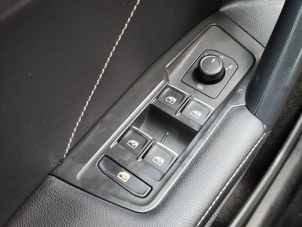 Used 2024 Volkswagen Tiguan SE FWD image 18