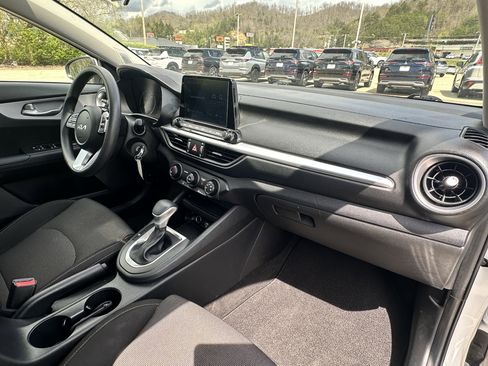 Used 2024 Kia Forte LX image 21