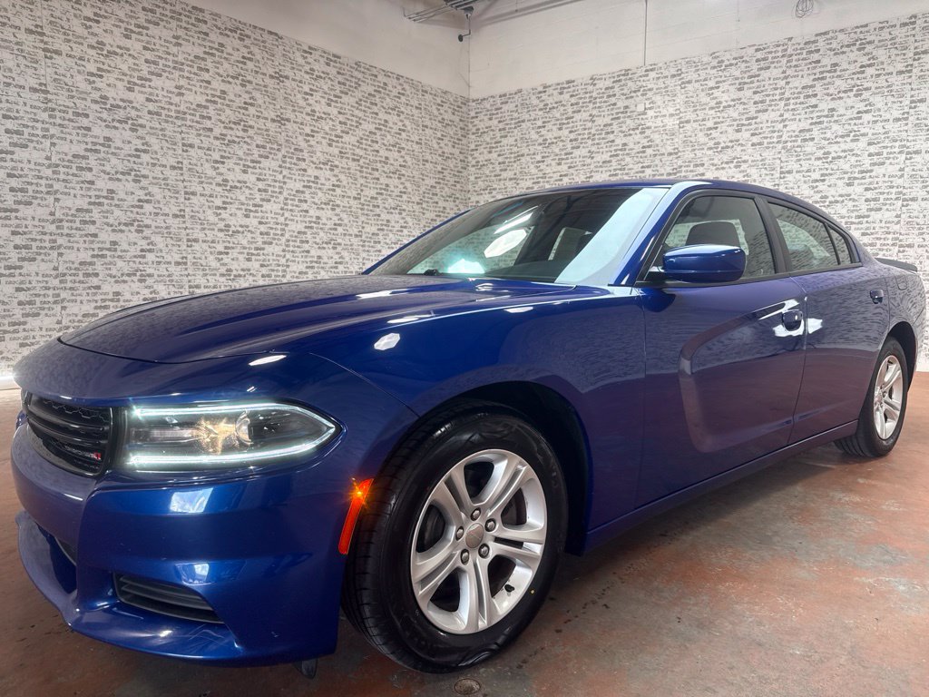 Used 2019 Dodge Charger SXT w/ Leather Interior Group RWD image 3