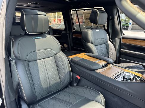 New 2024 Jeep Grand Wagoneer Series III w/ Flexible Seating Group image 34