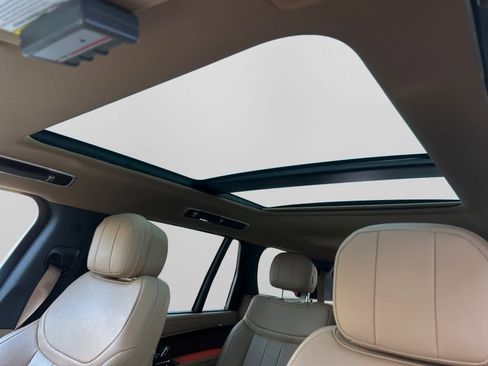 Certified 2025 Land Rover Range Rover Long Wheelbase SE image 16