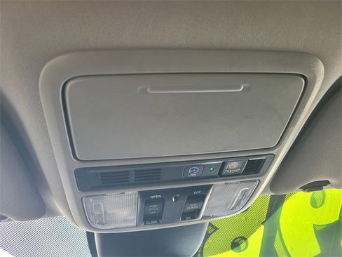 Used 2024 Honda Odyssey Touring image 23