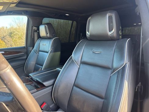 Used 2023 Cadillac Escalade ESV Premium Luxury image 14