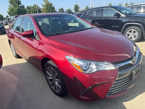 Used 2016 Toyota Camry XLE w/ Moonroof Package FWD image 4