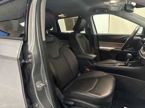 Used 2022 Jeep Compass Latitude image 32