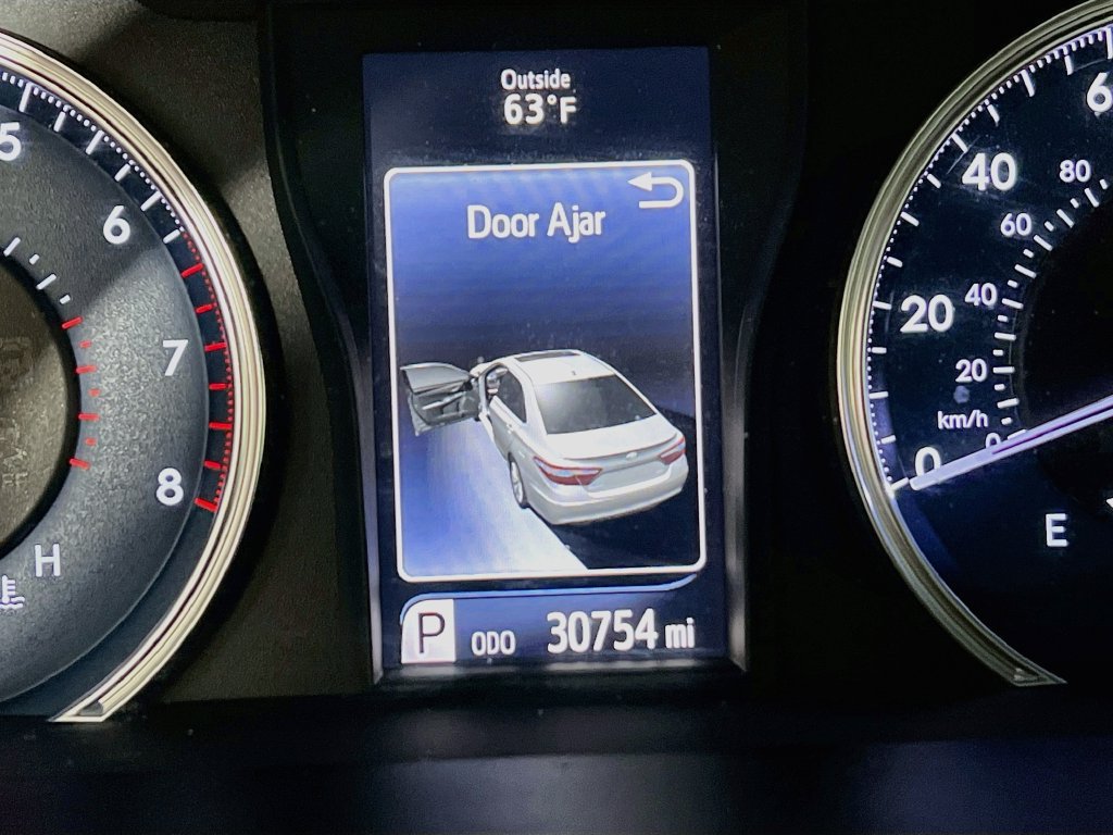 Certified 2017 Toyota Camry XLE w/ Moonroof Package FWD image 11