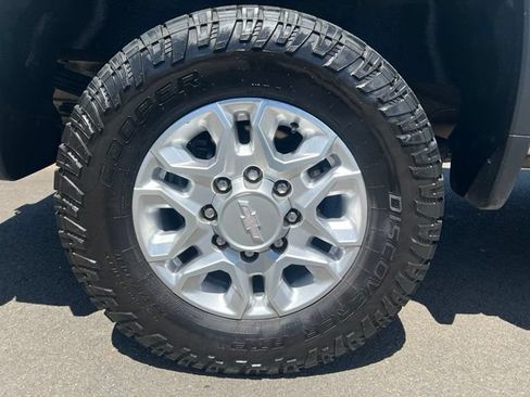 Used 2020 Chevrolet Silverado 2500 LT w/ Z71 Off-Road Package AWD/4WD image 10