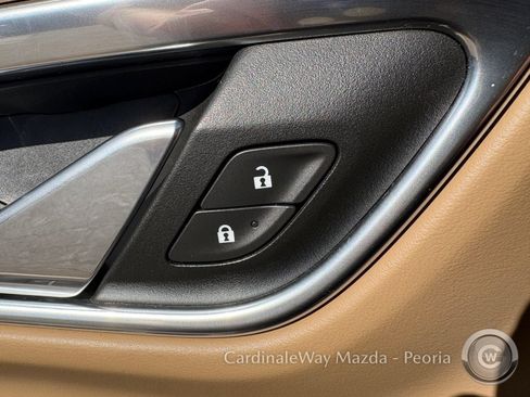 Used 2024 Chevrolet Suburban Premier RWD image 18