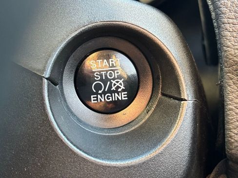 Used 2018 Jeep Compass Limited image 13