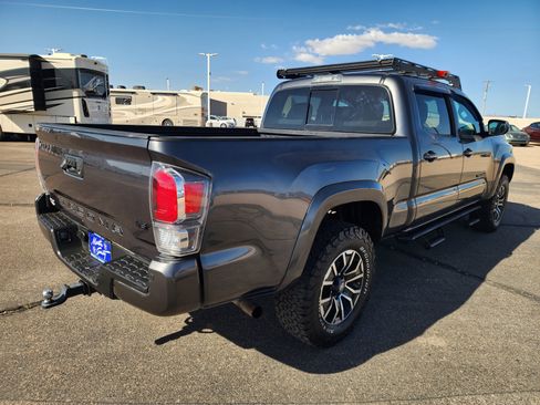 Used 2022 Toyota Tacoma TRD Sport w/ Technology Package RWD image 5