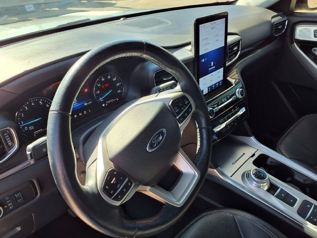 Used 2023 Ford Explorer Limited w/ Limited Technology Package RWD image 15