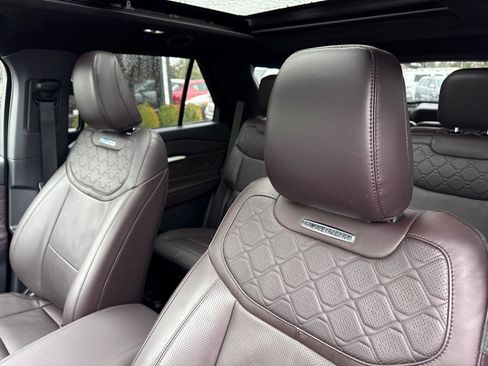 Used 2025 Ford Explorer Platinum w/ LUX Leather Package image 19
