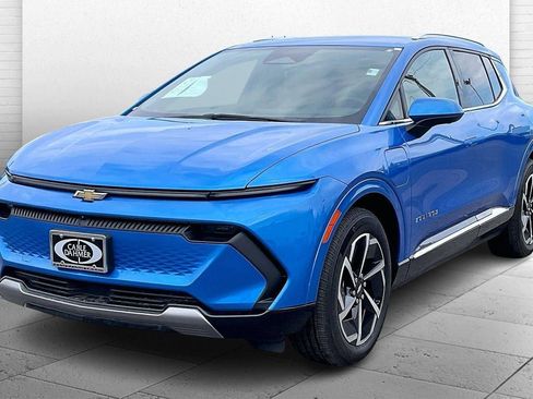 Used 2025 Chevrolet Equinox EV LT w/ Convenience Package image 10