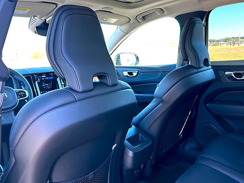 Used 2023 Volvo XC60 B5 Plus w/ Protection Package Premier image 18