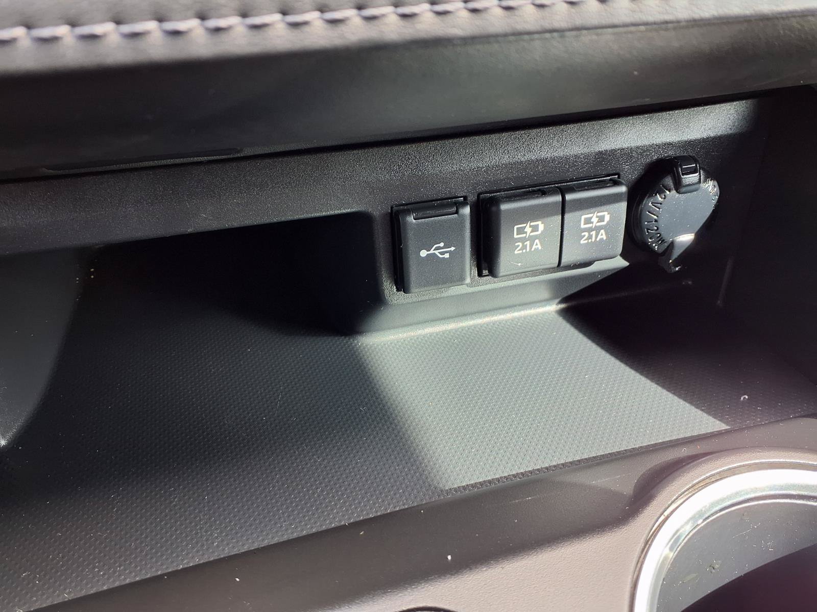 Used 2021 Toyota Highlander XLE FWD image 9