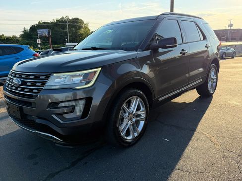 Used 2016 Ford Explorer XLT w/ Equipment Group 202A AWD/4WD image 3