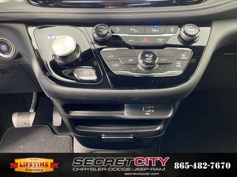 New 2026 Chrysler Pacifica Select image 25