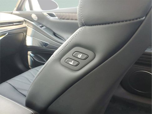 New 2023 Genesis G80 Base image 23