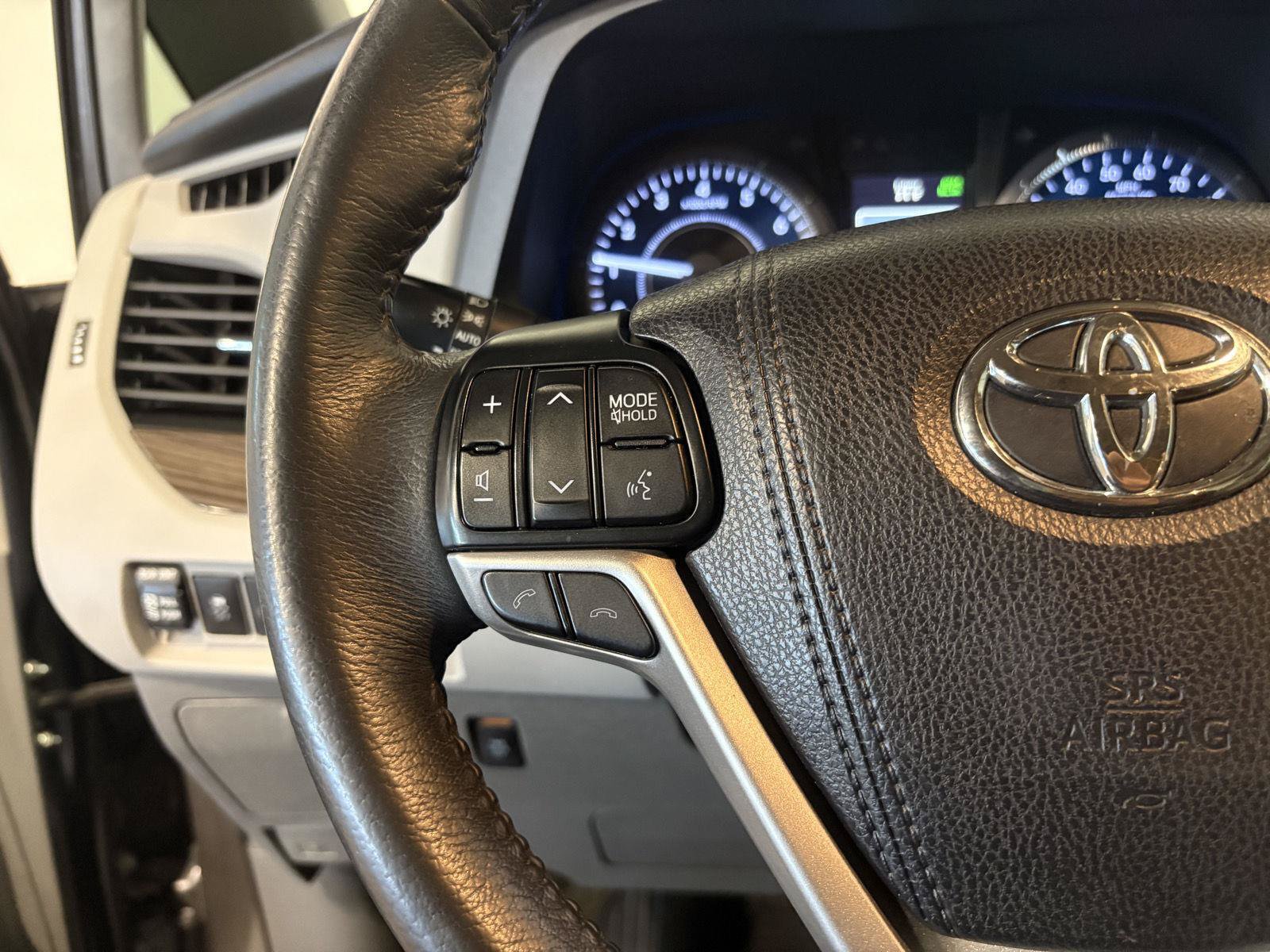 Used 2018 Toyota Sienna XLE Premium w/ Carpet Mat Package AWD/4WD image 19
