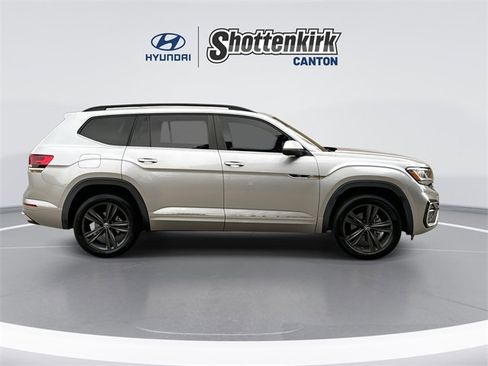 Used 2021 Volkswagen Atlas SE w/ Panoramic Sunroof Package image 9