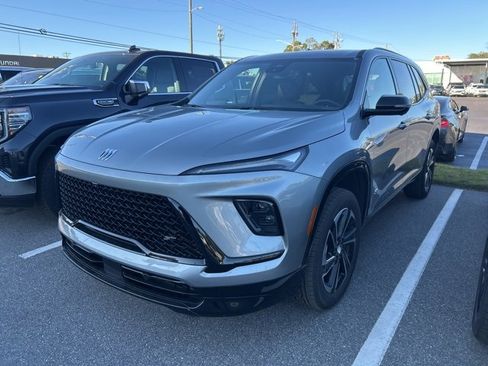 Used 2025 Buick Enclave Sport Touring image 1