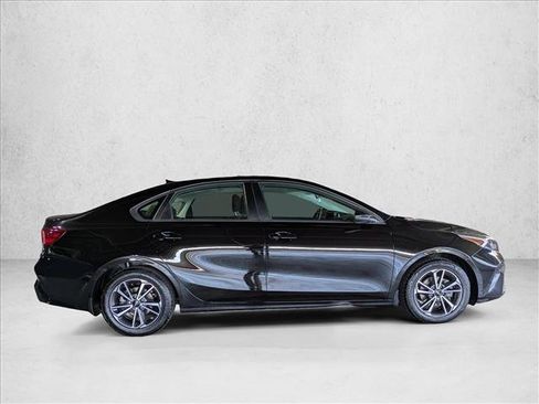 Used 2022 Kia Forte LXS image 4