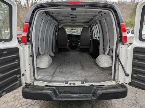 Used 2015 Chevrolet Express 2500 image 7