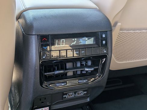 Certified 2024 Jeep Grand Cherokee L Limited w/ Luxury Tech Group II AWD/4WD image 26