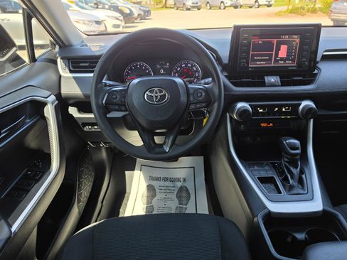 Used 2020 Toyota RAV4 LE FWD image 17