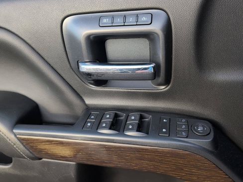 Used 2018 GMC Sierra 2500 Denali AWD/4WD image 18