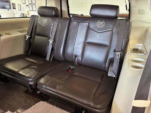 Used 2011 Cadillac Escalade ESV Platinum image 27