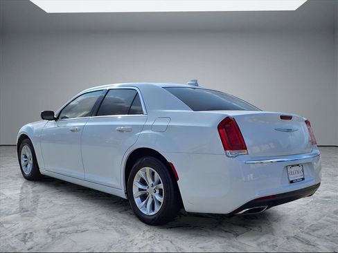 Used 2022 Chrysler 300 Touring image 5