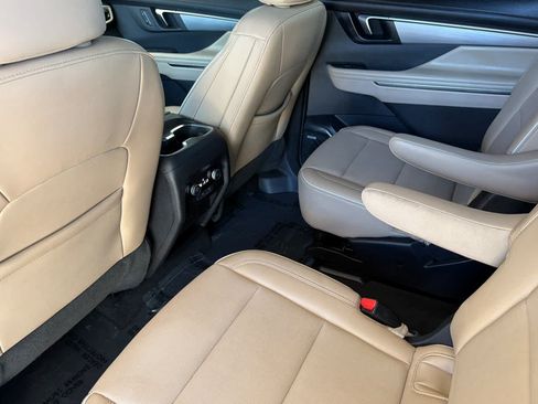 Used 2025 Buick Enclave Preferred AWD/4WD image 4