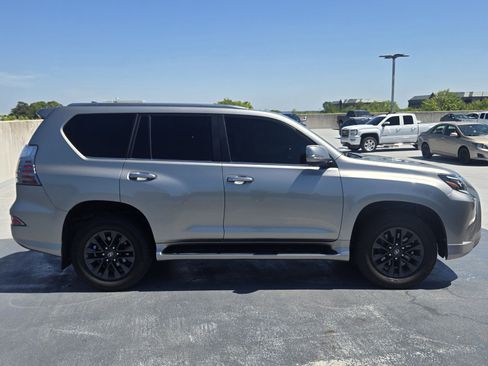 Used 2020 Lexus GX 460 Premium w/ Premium Package image 10