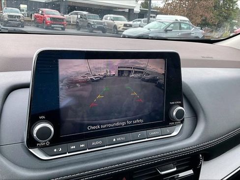 Used 2023 Nissan Rogue SV image 11