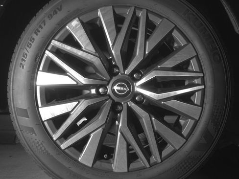 Used 2025 Nissan Altima 2.5 SV image 15