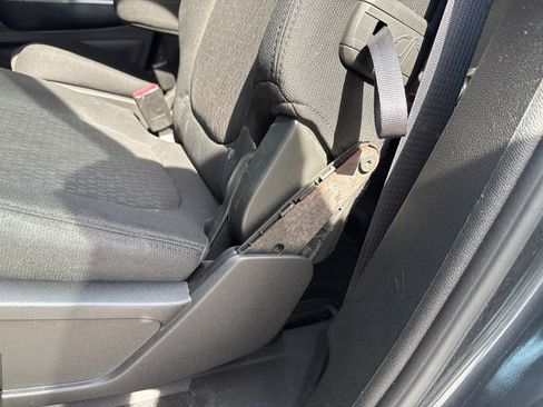 Used 2011 GMC Acadia SLE FWD image 17