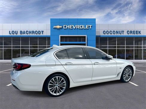 Used 2023 BMW 530e w/ M Sport Package image 8