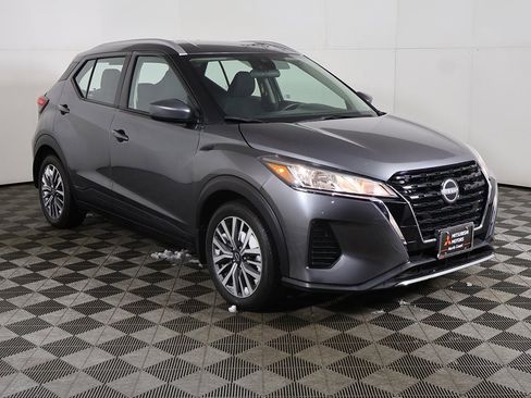 Used 2023 Nissan Kicks SV image 40