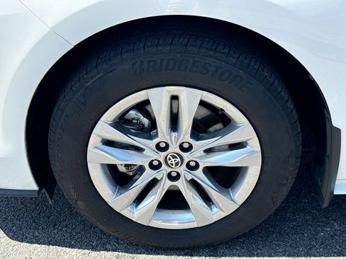 Used 2025 Toyota Sienna XLE w/ XLE Plus Package AWD/4WD image 10